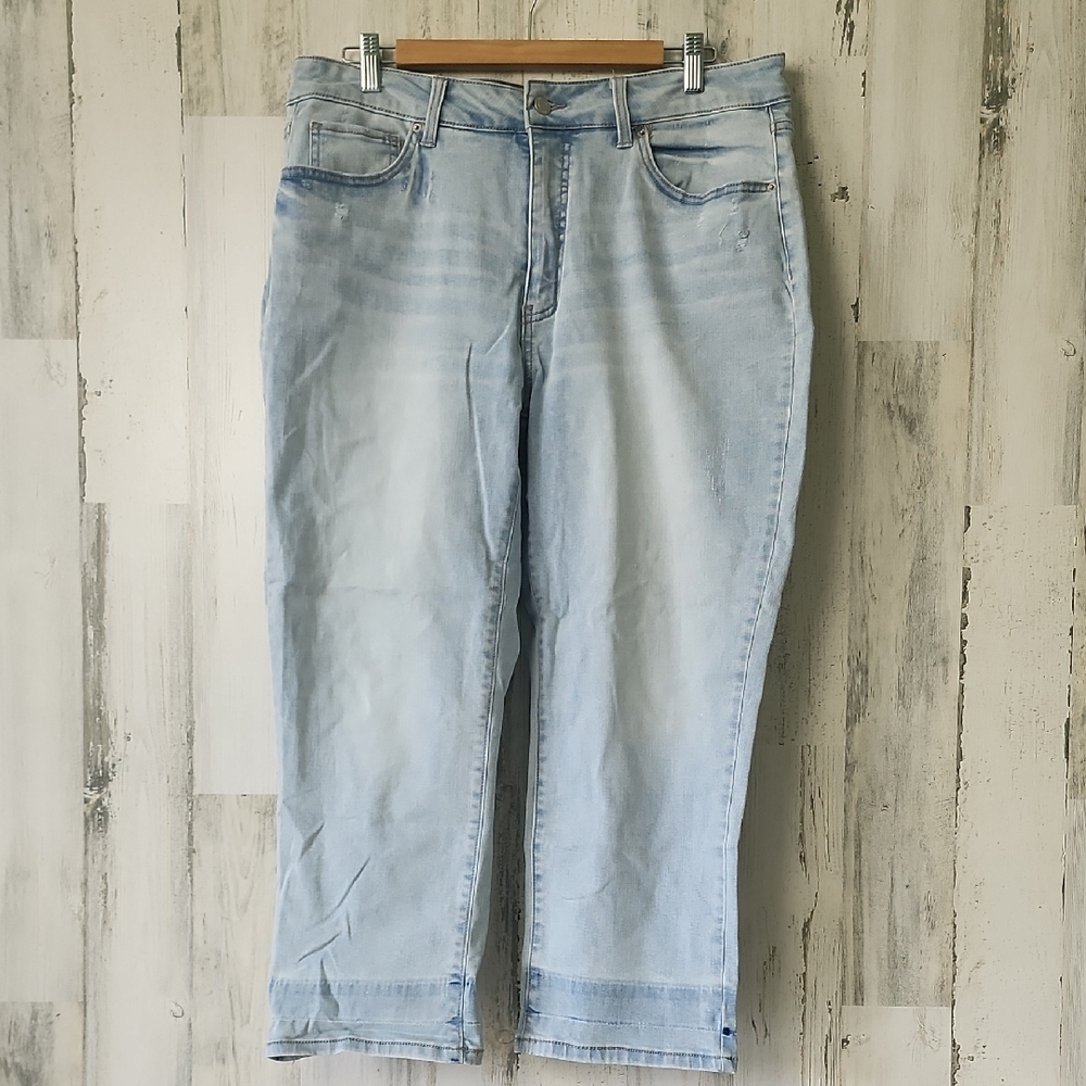 Time and Tru Women's Light Blue  Capri Ankle Denim Blue Jeans Size 16